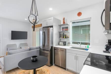 The Sweetest Suite - 91 Walkscore! Seattle Extérieur photo
